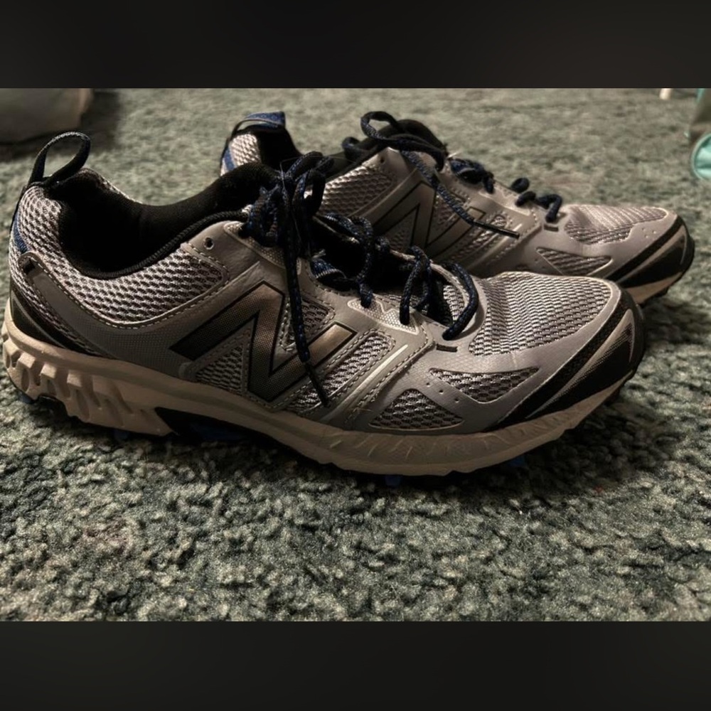 New Balance Men's Gray and Black Trail Sneakers